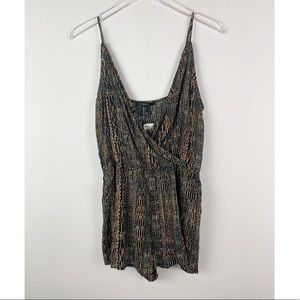 NWT FOREVER 21 Romper Large✨